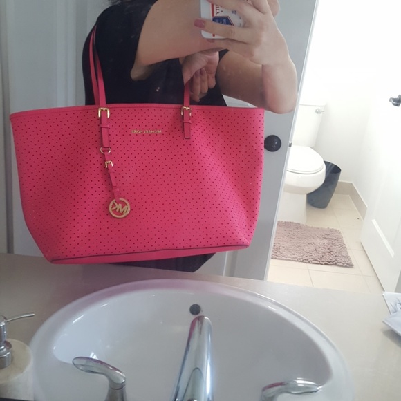 MICHAEL KORS PERFORATED NEON TOTE RARE - Picture 8 of 8